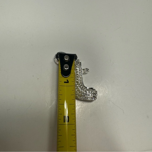 NWT. Stiletto high heel keychain. Silver tone rhinestone shoe keychain. - Picture 7 of 7